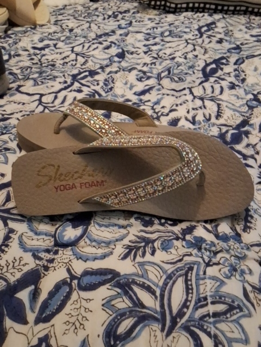 Skechers Taupe Yoga Foam Flip-Flops with Sparkling Straps - Picture 1 of 3